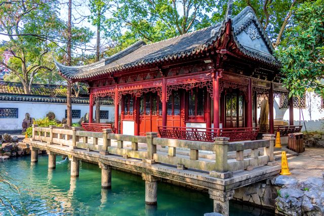 豫园与城隍庙深度游：老上海的市井烟火与园林之美